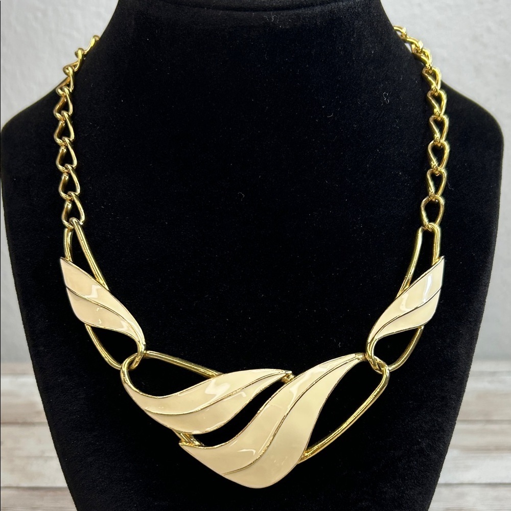 Vintage Trifari gold-tone and cream enamel festoon collar necklace
